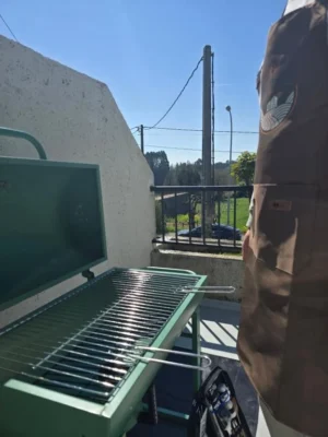 barbacoa-terraza-privada-casa-buen-camino-arzua Terraza con barbacoa y vistas al campo en Casa Buen Camino Arzúa