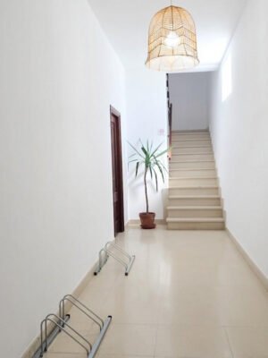 aparcamiento-bicicletas-casa-buen-camino-arzua Guardabicicletas interior seguro en Casa Buen Camino Arzúa