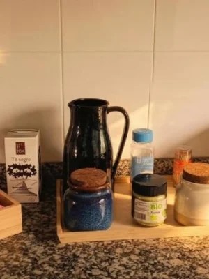 tostadora-hervidor-cocina-equipada-casa-buen-camino-arzua Tostadora, hervidor de agua y microondas en la cocina de Casa Buen Camino Arzúa