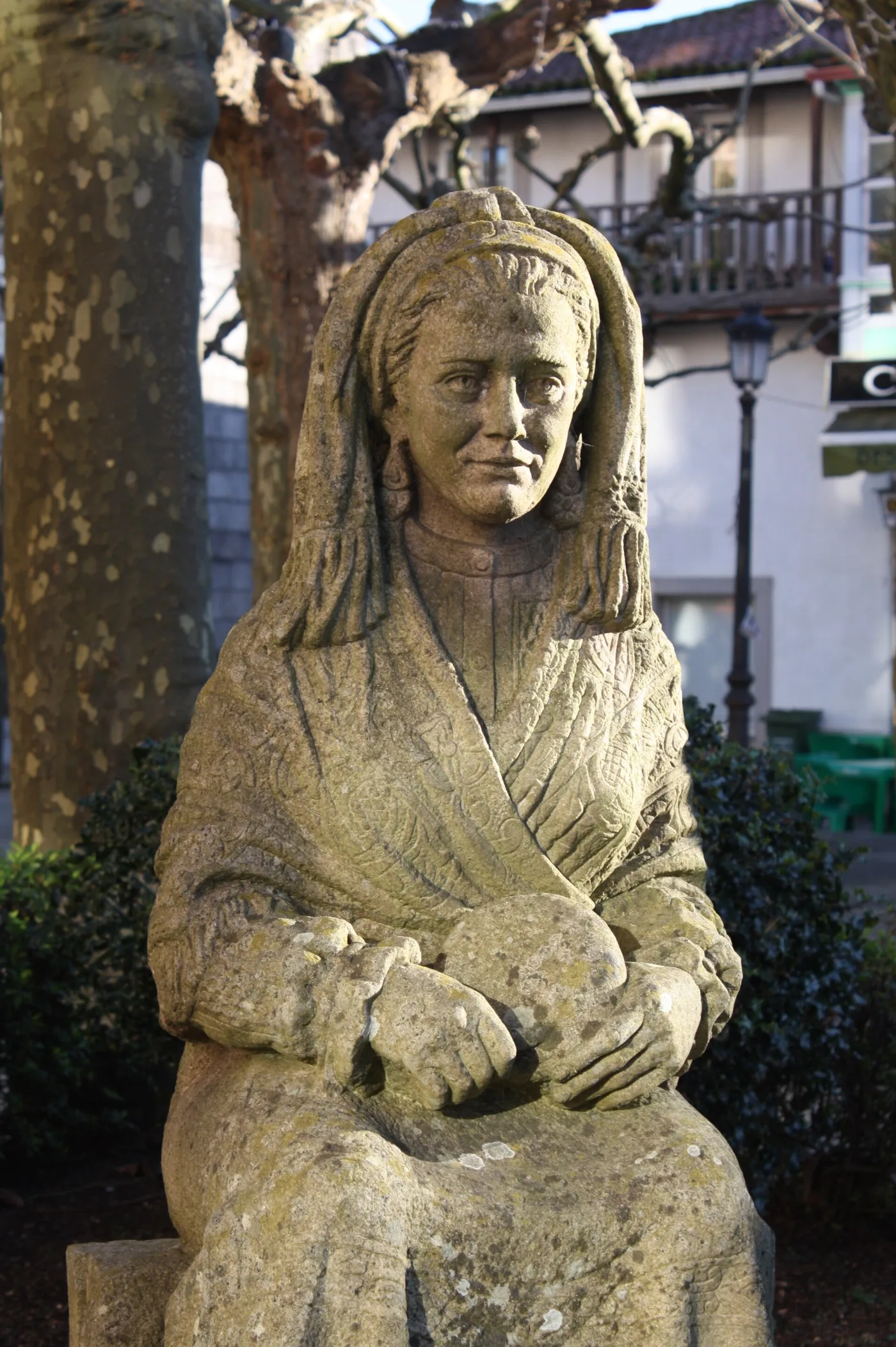 Monument honouring the women cheesemakers of the Arzúa region in Praza Maior