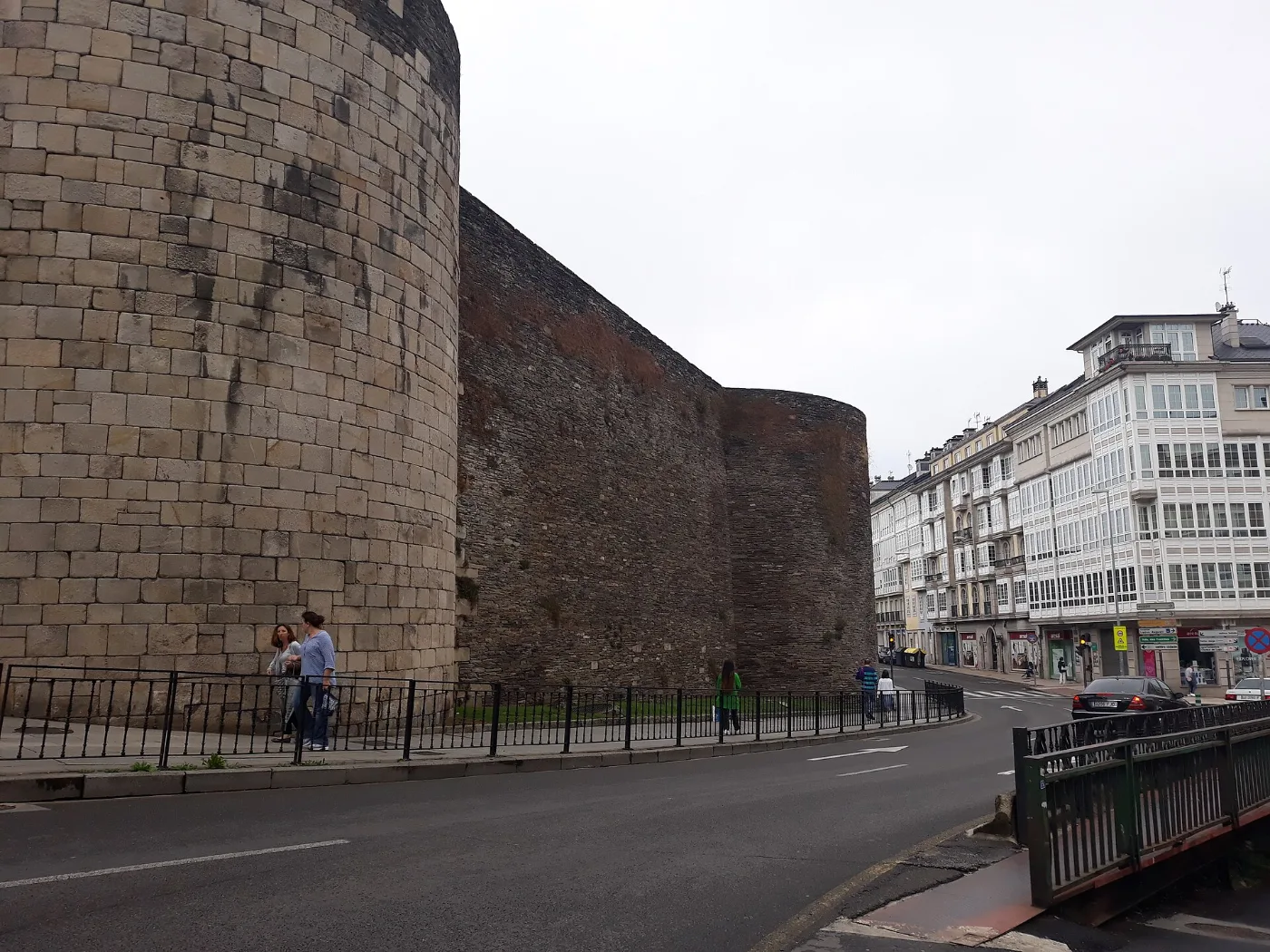 Muralla romana de Lugo, Patrimonio de la Humanidad, en el Camino Primitivo